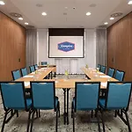 Hotel Hampton By Hilton Center 3*