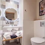 Hampton By Hilton Center Hotel