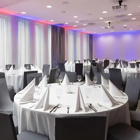 Hampton By Hilton Center Hotel 3*