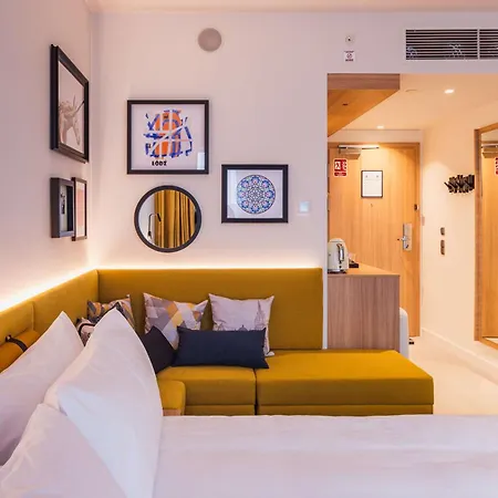 Hampton By Hilton Center Hotel