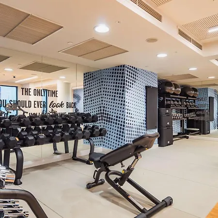 Hotel Hampton By Hilton Center 3*