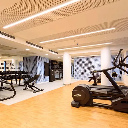 Hotel Hampton By Hilton Center 3*