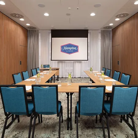 Hotell Hampton By Hilton Center 3*