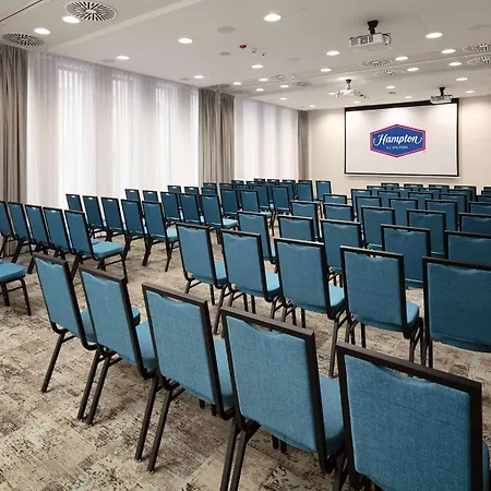 Hotel Hampton By Hilton Center 3*