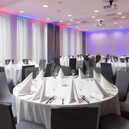 Hampton By Hilton Center
