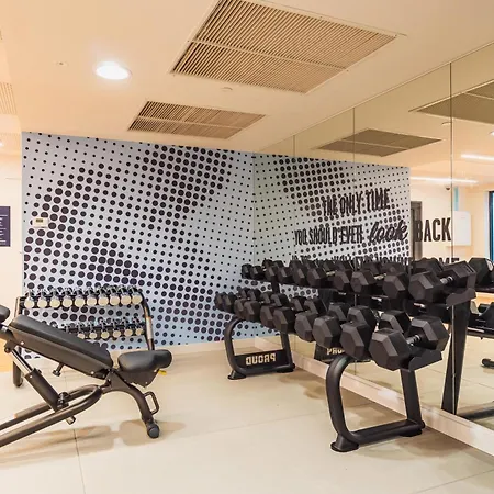 Hampton By Hilton Center 호텔 우치
