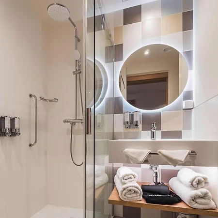 Hotel Hampton By Hilton Center 3*