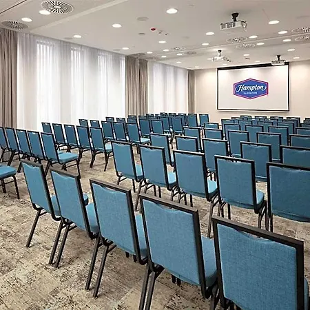 Hampton By Hilton Center