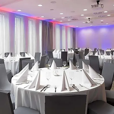 Hotel Hampton By Hilton Center 3*