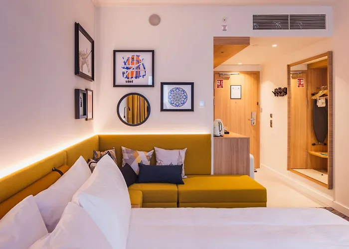 Hampton By Hilton Center מלון