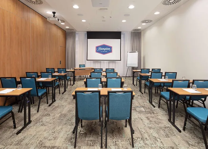 Hampton By Hilton Center فندق 3*