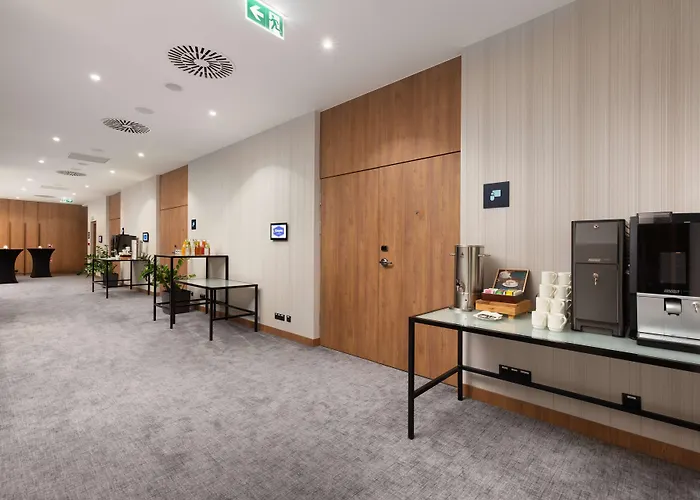 Hampton By Hilton Center מלון לודז'