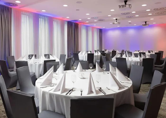 Hampton By Hilton Center